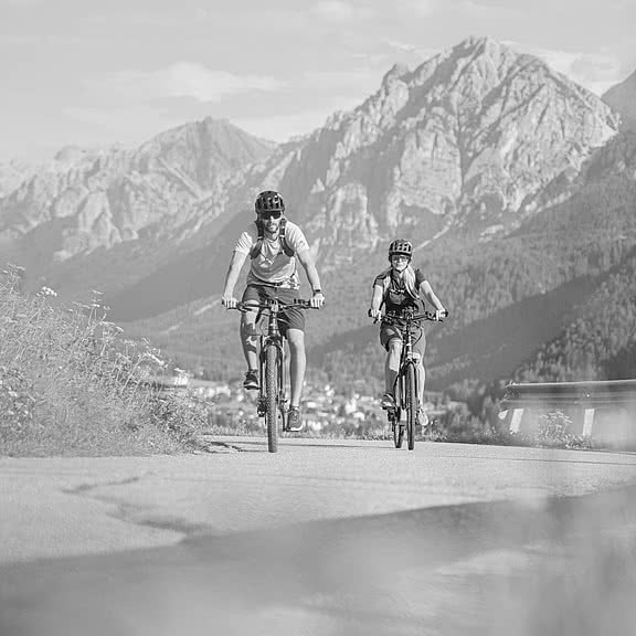 Pärchen in den Bikeferien im Sporthotel Sonnen Resort in Südtirol