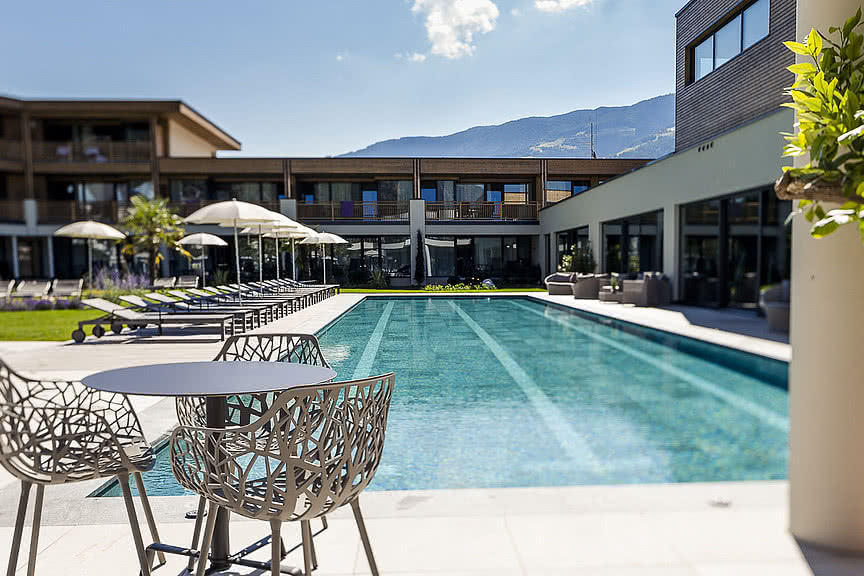 Outdoorpool im Wellnesshotel Sonnen Resort in Südtirol