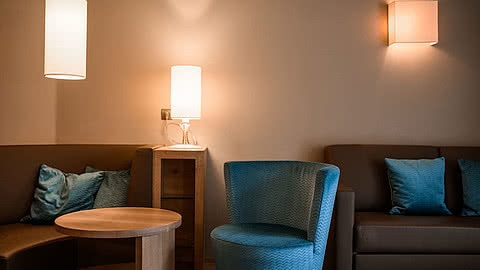 Sitzbereich im Doppelzimmer Superior im Hotel Sonnen Resort in Naturns Südtirol