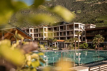 Aquagarden Außenpool im Sonnen Resort Naturns Südtirol